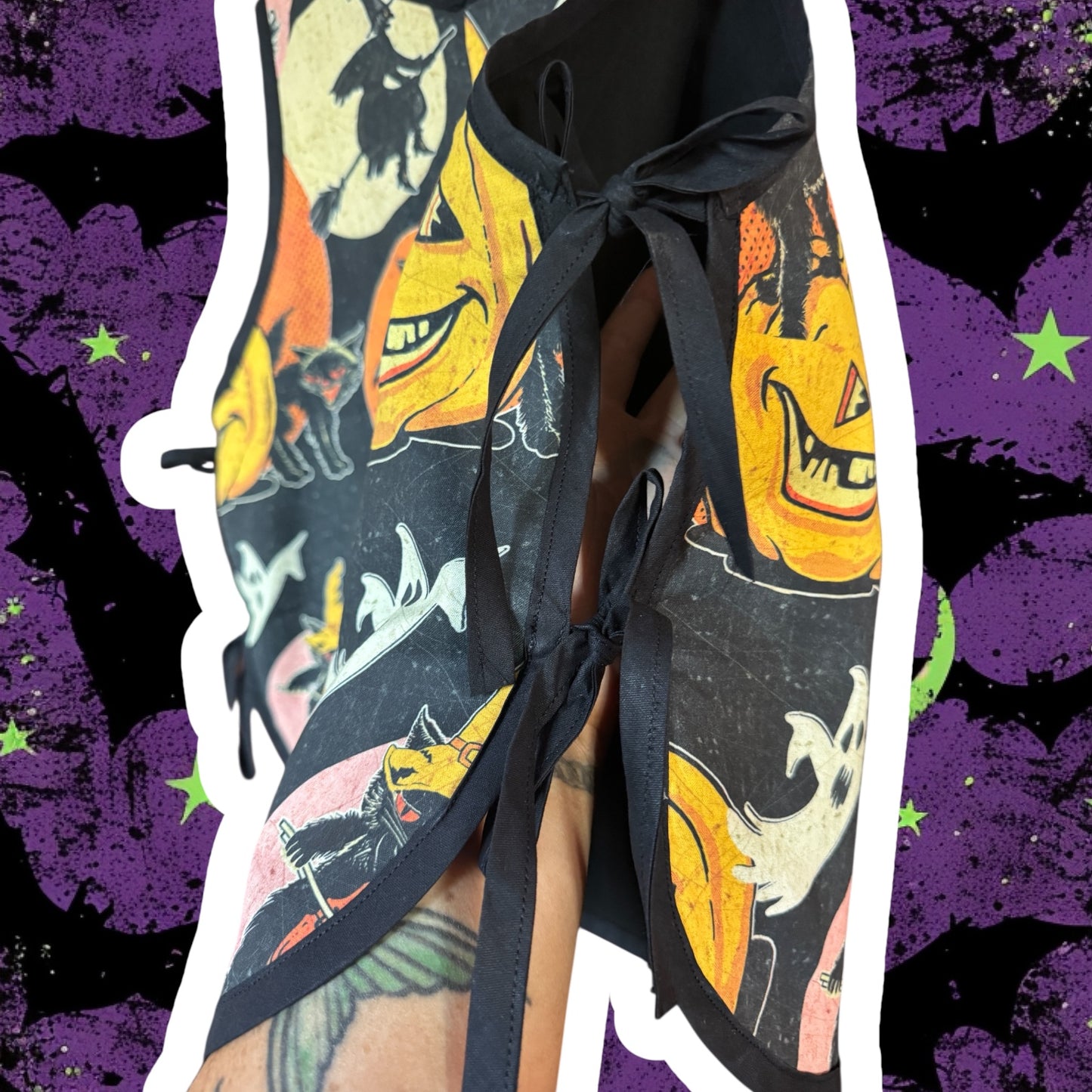 RTS L/XL Apron style side tie mama top